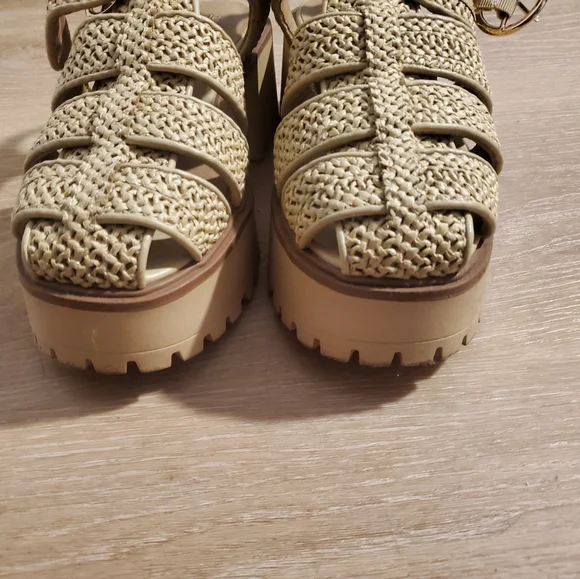 Elegant Cream Woven Platform Chunky Sandals - Picture 4 of 4